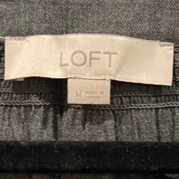 LOFT Gray Long Sleeve V-Neck Shirt - Picture 2 of 4